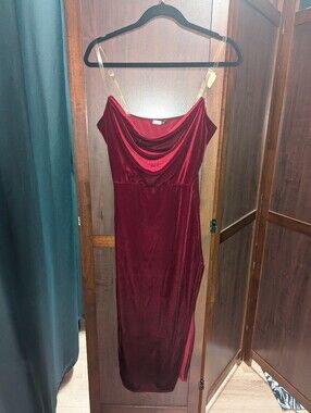 Women’s Velvet Mini Dress in Burgundy — Sleek Evening Style